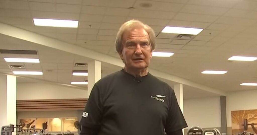 Tiene 86 años, es el personal trainer más longevo del mundo y revela el secreto de su vitalidad