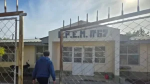 Estudiante ingresa a colegio de Centenario con un arma de aire comprimido