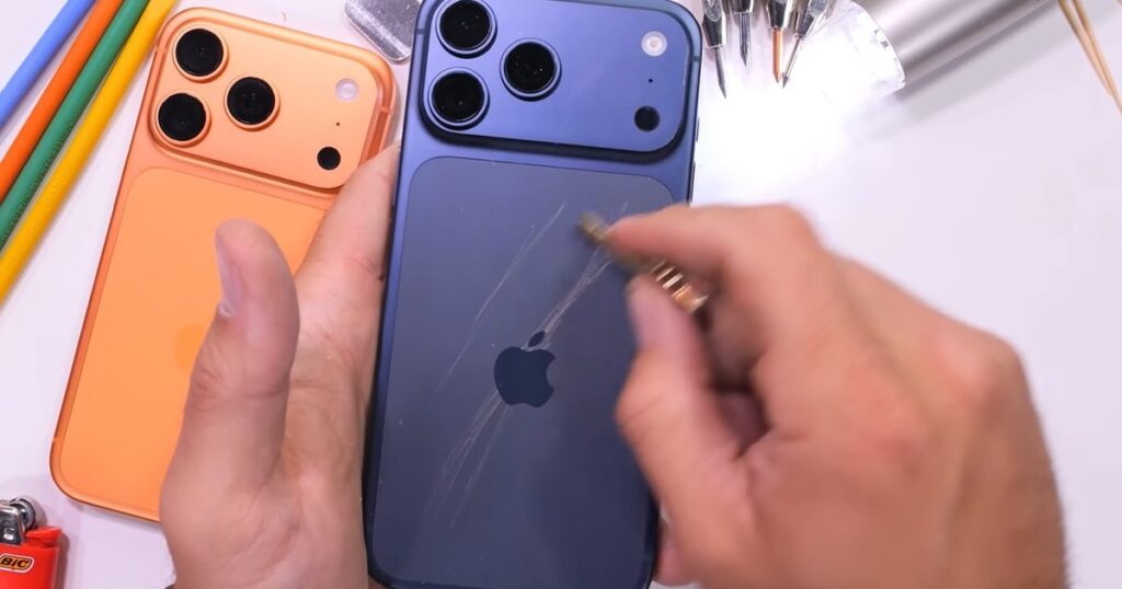 reportan una falla de diseño grave en el celular más caro de Apple