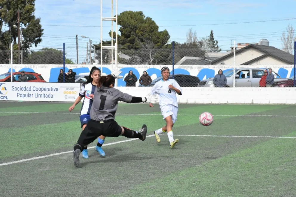 Copa Regional Femenina: Ferro lo ganó en el final y sacó ventaja en La Nueva Salitrera