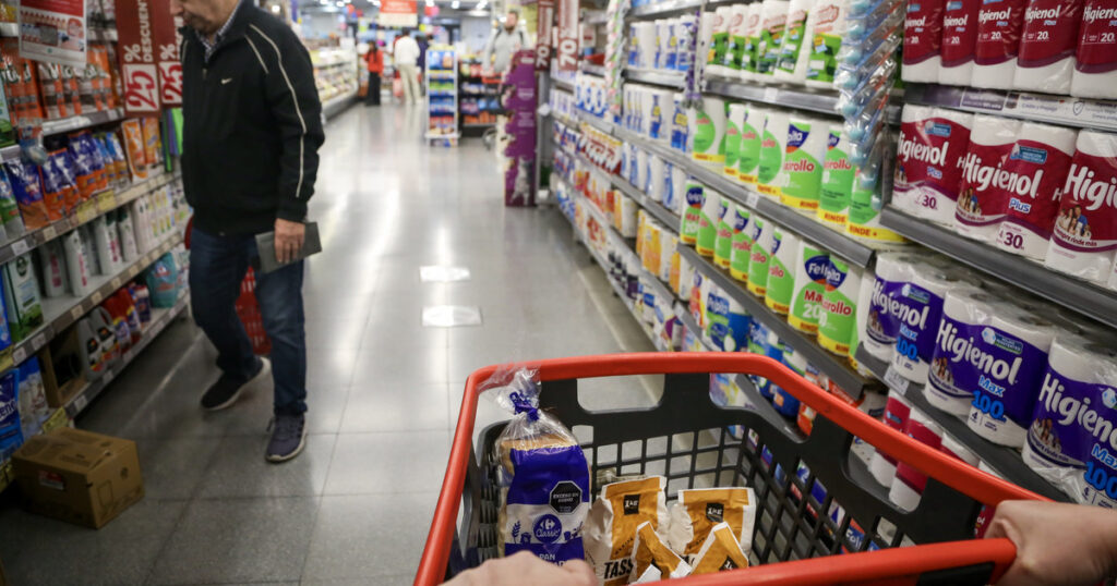 la suba del dólar impactó en los precios de las góndolas y se aceleraría el IPC