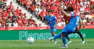 Julián Álvarez erró un penal en su vuelta y se fue enojado cuando Simeone lo reemplazó en el Atlético de Madrid: "Siempre a mí"