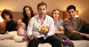 acaba de estrenar "Las maldiciones" y ahora se prueba como director de otra serie, con Benjamín Vicuña como protagonista