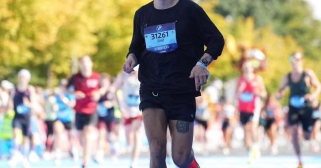 ¿qué nombre utilizó para pasar desapercibido?