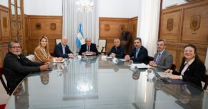 se reúne el Consejo de Mayo encabezado por Guillermo Francos