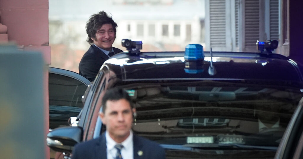 el Gobierno reúne a la nueva mesa política nacional en medio de las críticas de la oposición