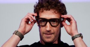 Zuckerberg lanzó lentes inteligentes con pantalla, anunció el inicio de la era post-celulares y vivió un momento incómodo