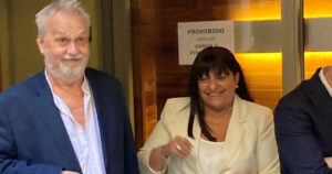 la historia de amor y la emotiva ceremonia con testigos famosos