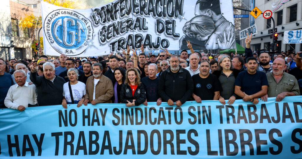 Bolilla negra en la CGT:
se enfría la candidatura de un triunviro y se recalienta la interna entre los gremios