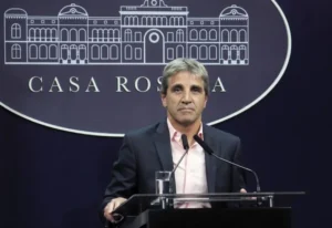 Caputo descartó cambios en el esquema cambiario tras las elecciones
