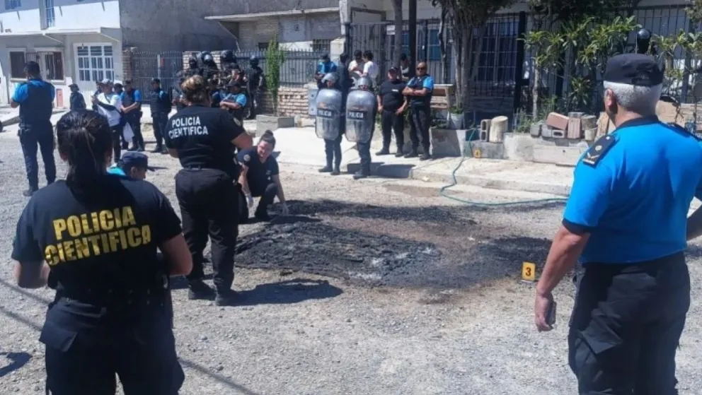 Cuatro mujeres con domiciliaria y una policía con el 20 por ciento del cuerpo quemado