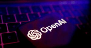 cómo usar la polémica app viral de OpenAI que permite poner tu cara en cualquier video
