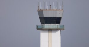 Los retrasos en los vuelos aumentan mientras los controladores aéreos trabajan sin cobrar durante el shutdown