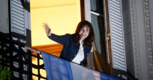 A Cristina le llegó una encuesta confidencial de la Provincia y se encendió la interna contra Kicillof