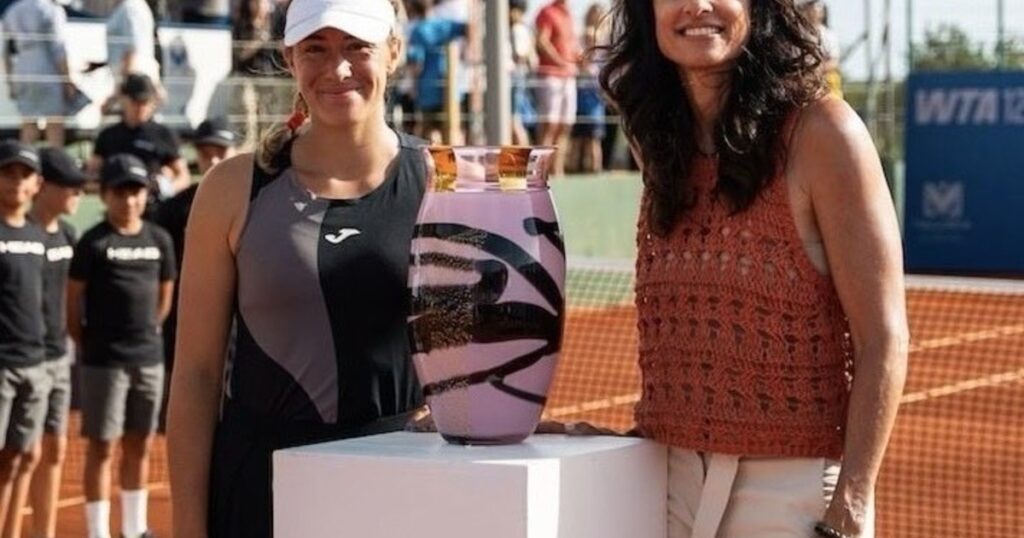 Gabriela Sabatini le entregó el trofeo y termina 2025 como Top 100