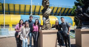 busto en su honor y cenizas esparcidas en el Gigante
