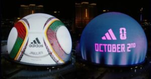 la espectacular proyección en el Sphere de Las Vegas para anunciar la pelota que se usará en la Copa del Mundo del próximo año