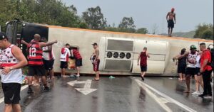 tres hinchas en estado crítico