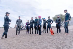 Estudiantes de la Escuela de Guardavidas de Comodoro se capacitan junto al cuerpo estable de Playa Unión