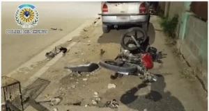 Incidente múltiple en Trelew: choque, agresión a policía y daños