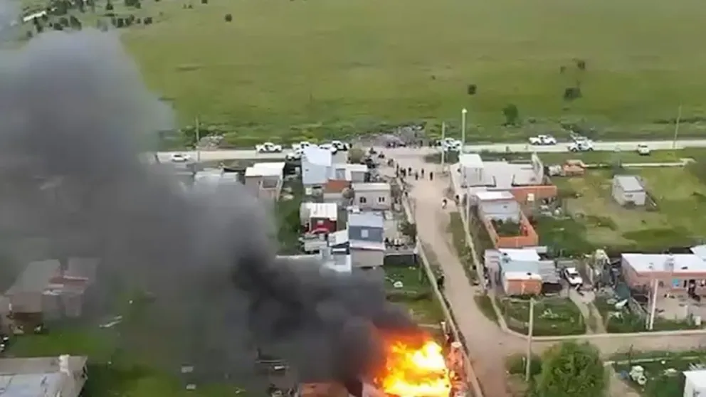 Incendio, protestas y paro docente en Mar del Plata por una denuncia de abuso escolar