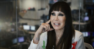 de sus postales de la infancia al abuso por parte de su abuelo, pasando por sus ex, sus nietos, Susana y la vida al borde de los 80