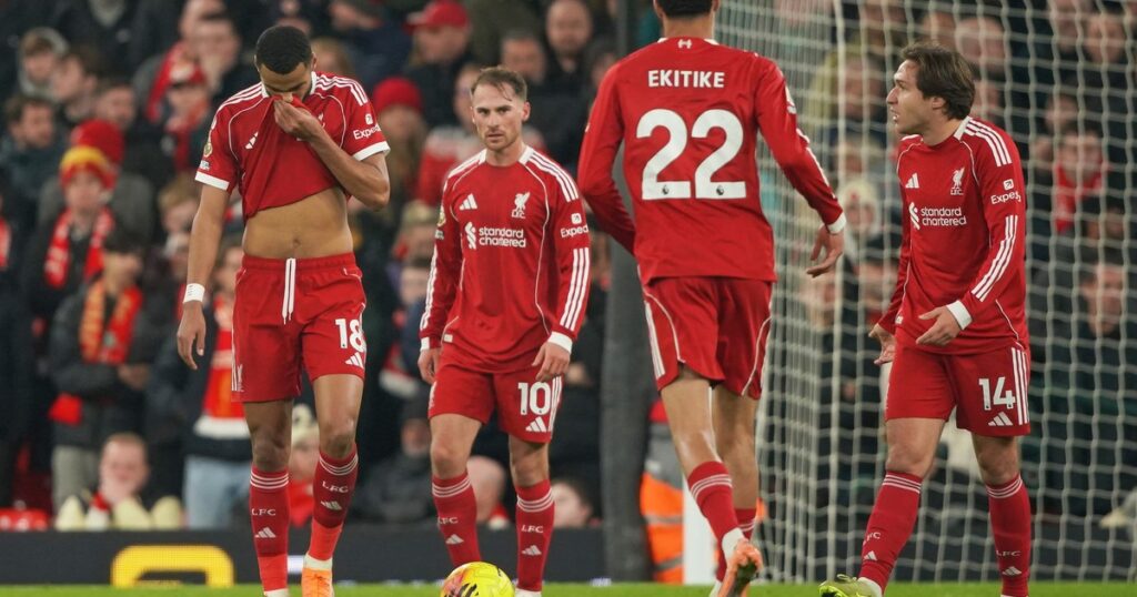 fue goleado en casa por el Nottingham Forest