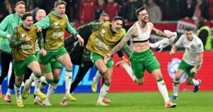 le ganó a Hungría en el minuto 95 y jugará el repechaje por clasificar al Mundial 2026