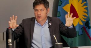 Desde sillas en el Banco Provincia hasta plata para aguinaldos, el trasfondo del endeudamiento por el que Kicillof choca con La Cámpora