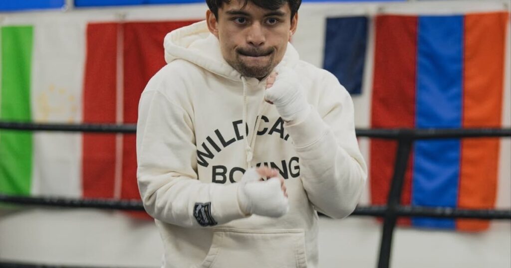 el hijo de Manny Pacquiao debuta como profesional y tendrá el gran desafío de empezar a brillar con luz propia