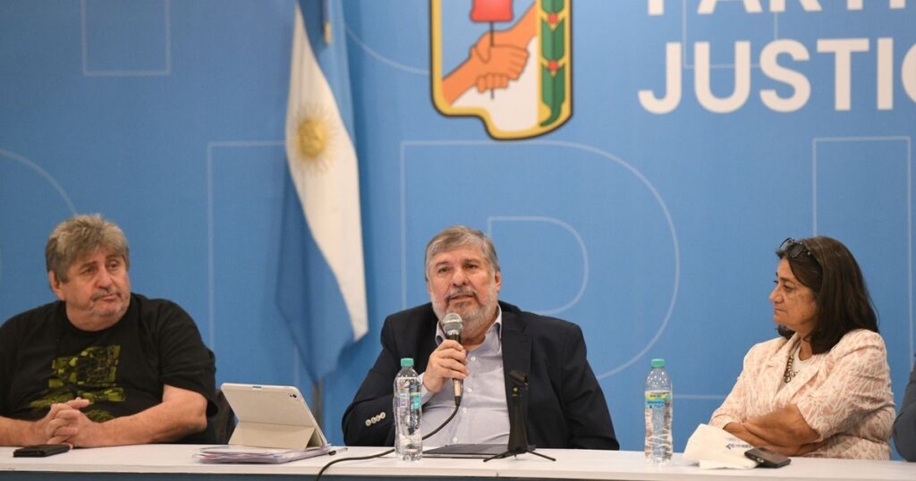 el peronismo alineado con Cristina Kirchner busca calmar las internas y evitar fugas en el Congreso