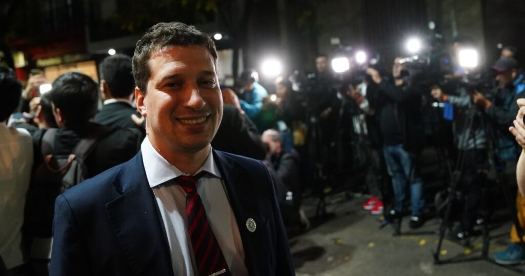 "Tanto en lo público como en lo privado"