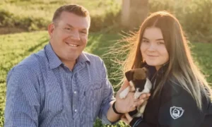 Australia: un político dejó su cargo tras la aparición de su hija en documental de cine para adultos