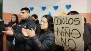 Maestra acusada de abuso: Las madres de los niños esperan que salga a la luz la verdad en el juicio