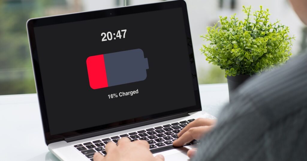 qué hay de cierto en que tener una notebook siempre enchufada arruina la batería