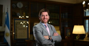 "hay que concientizar a la ciudadanía para que advierta la importancia de tener un poder judicial independiente"