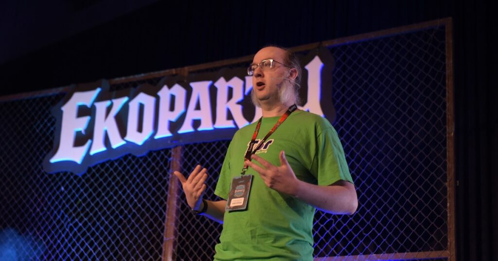 “El modelo de negocio de Google se basa en espiarte”