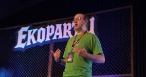 “El modelo de negocio de Google se basa en espiarte”