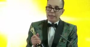 el listado completo de ganadores, en una noche con premios repartidos para varios países y una transmisión desprolija