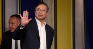 Gustavo Petro dice que no apoya a Nicolás Maduro, pero tampoco una invasión norteamericana