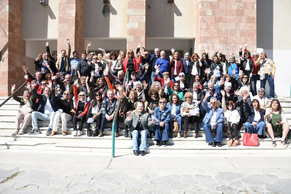 Egresados de la Promo 1975 del Colegio Perito Moreno se reunieron 50 años después
