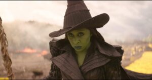 Por siempre es mejor en cine que en el teatro, con nuevas canciones para Ariana Grande y Cynthia Erivo