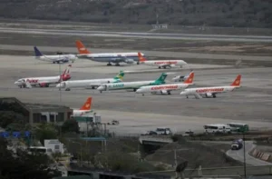 Trump exige "cierre total" del espacio aéreo venezolano