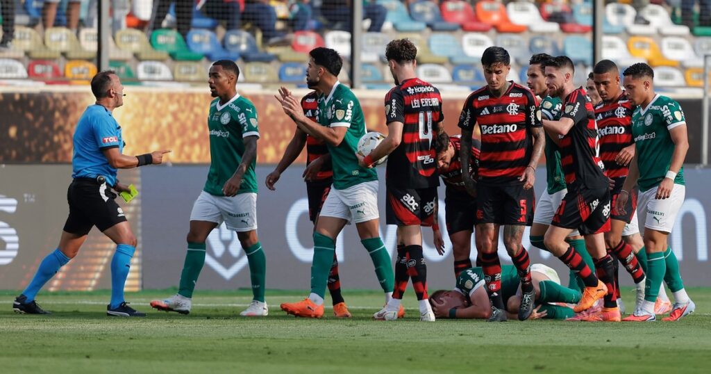 ¿no era roja para Pulgar por la agresión a Fuchs?
