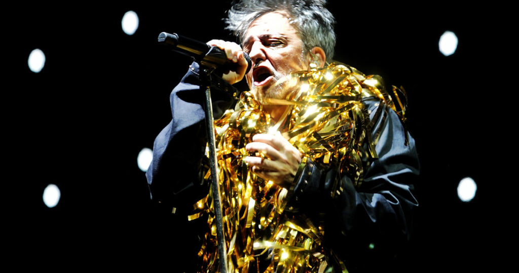 Babasónicos llenó Ferro y ratificó su popularidad masiva con una nueva generación de fans