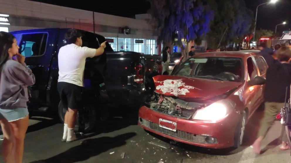 Tres autos chocaron en Ruta 3: cuatro personas heridas