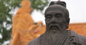 “El que ha desplazado la montaña es el que comenzó por quitar las pequeñas piedras”