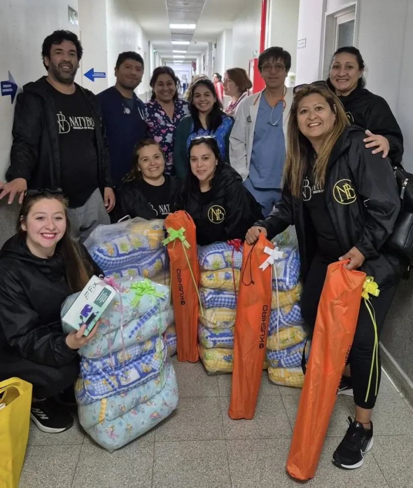 Donaron almohadas, termómetros y sillas plegables al área de Pediatría del Hospital Regional