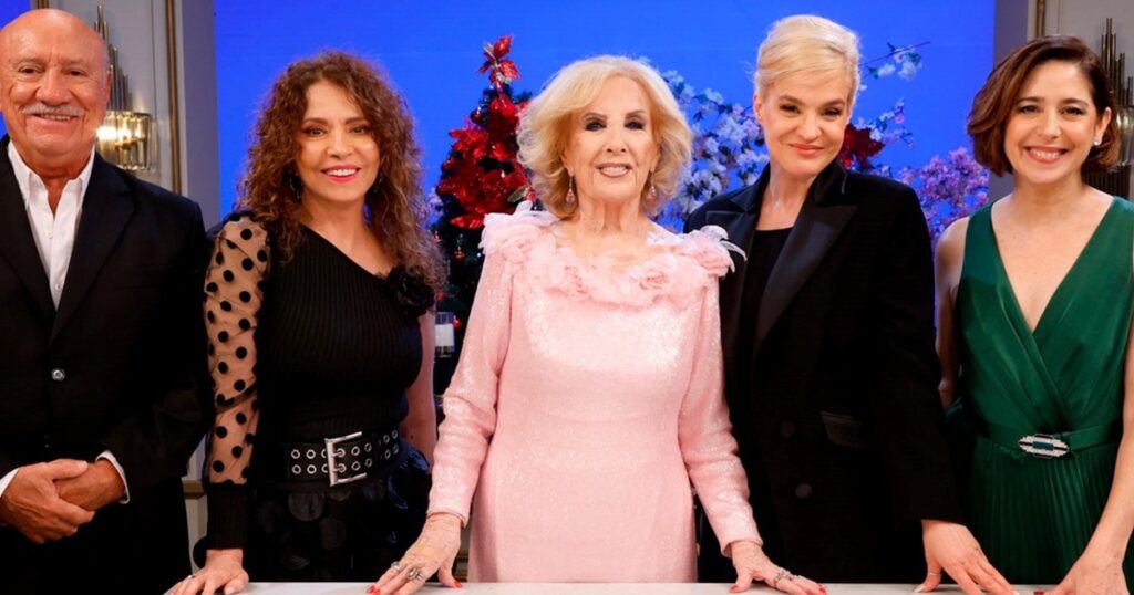 cómo fue el duelo entre Mirtha Legrand e Iván de Pineda, con Los Simpson como terceros en discordia