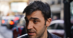 El gobernador de Chubut echó a un funcionario al que detuvieron por trasladar corderos faenados en una camioneta oficial